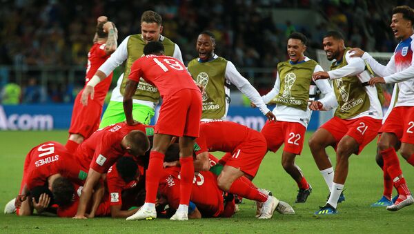 Игроки сборной Англии радуются победе в матче 1/8 финала чемпионата мира по футболу между сборными Колумбии и Англии - Sputnik Грузия