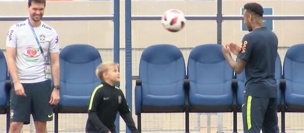 Неймар тренирует сына - Sputnik Грузия