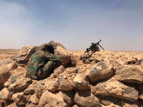 Сирийские войска на границе с Иорданией в провинции Дераа. Террористы покинули эту территорию несколько дней назад - Sputnik Грузия