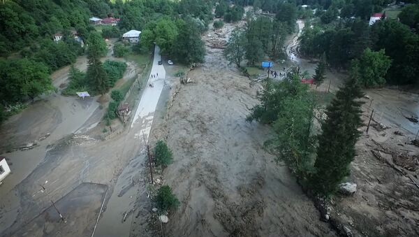 Наводнение в Сванетии вид на поселок Чубери и реку Ненскра - Sputnik Грузия