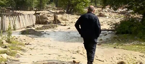 Наводнение в Сванетии - спасатели в селе Чубери у реки Ненскра - Sputnik Грузия