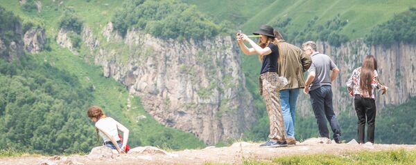 Гудаури летом - туристы в горах - Sputnik საქართველო