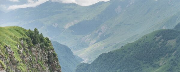 Гудаури летом лето туризм курорт отдых в горах горный воздух туристы поход горы - Sputnik Грузия