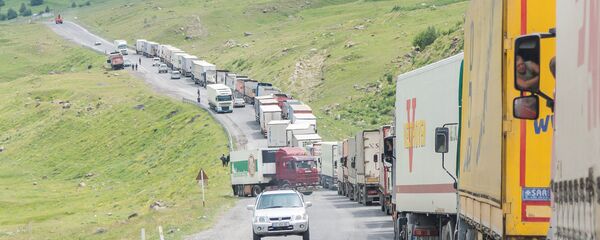 Грузовики на Военно-Грузинской дороге - Sputnik Грузия