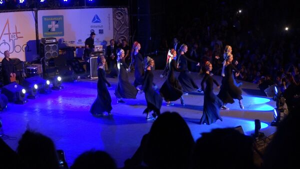 Национальный балет Сухишвили в рамках фестиваля грузинского искусства Art Gene показал новый номер Трансформация - Sputnik Грузия