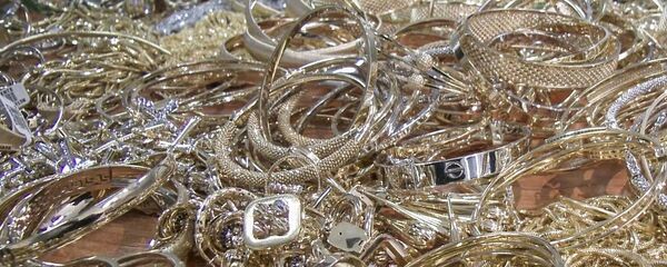 Золотые украшения, которые конрабандно ввезти в Грузию - Sputnik Грузия