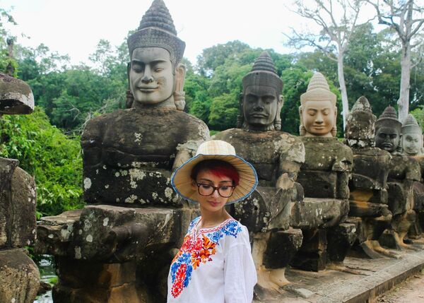 სალი ჯანელიძის თვალით დანახული მსოფლიო და კამბოჯაში ტანჯვად ქცეული მოგზაურობა სალი ჯანელიძის თვალით დანახული მსოფლიო და კამბოჯაში ტანჯვად ქცეული მოგზაურობა - Sputnik საქართველო