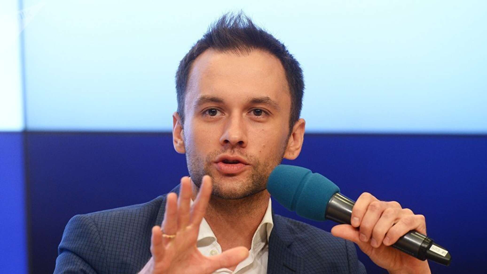 Коробков землянский антон биография личная жизнь семья