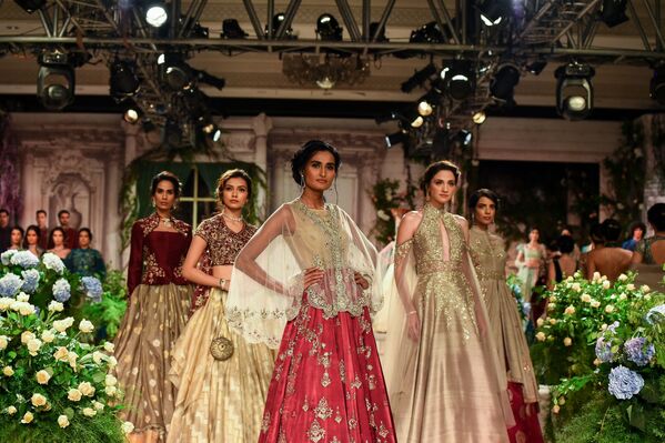 Неделя Высокой индийской моды прошла в Нью-Дели с 25 по 29 июля - Sputnik Грузия