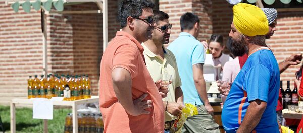 Туристы из Индии в Сигнахи Туристы из Индии в Сигнахи - Sputnik Грузия