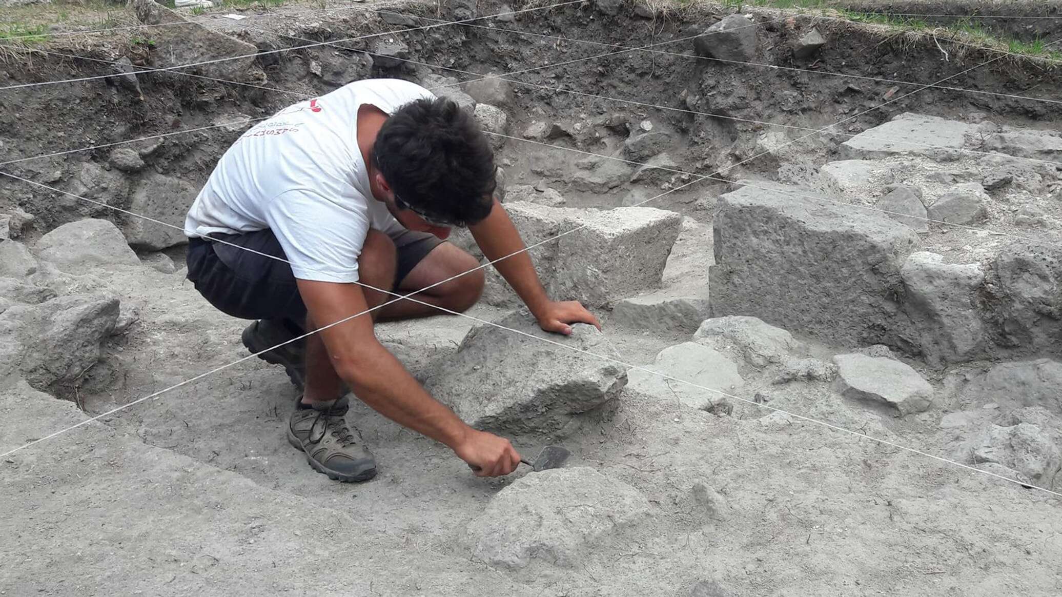 მედია: არქეოლოგებმა თურქეთში ქართველი მეფე აშოტ I კურაპალატის საფლავი აღმოაჩინეს