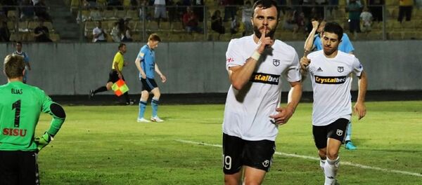 Футболисты Топердо Кутаиси празднуют гол - Sputnik Грузия