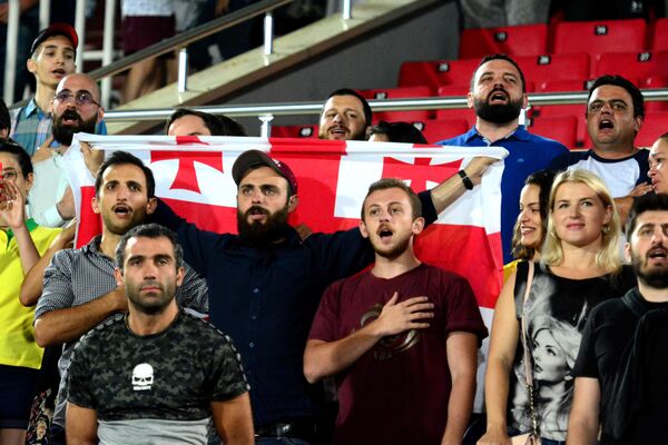 Те, кто пришел на стадион поддержать свою команду, до конца верили в победу грузинских регбистов - Sputnik Грузия
