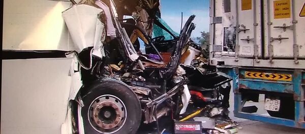 ავტობუსის და სატვირთოს შეჯახება - Sputnik საქართველო