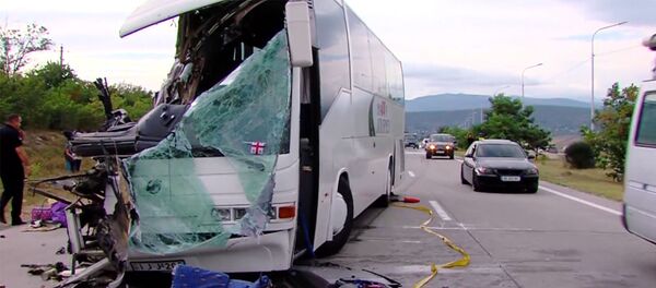 Столкновение автобуса с грузовиком - Sputnik Грузия