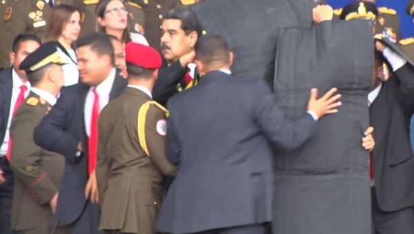 Охранники прикрыли Мадуро кевларовыми щитами в момент покушения - Sputnik Грузия