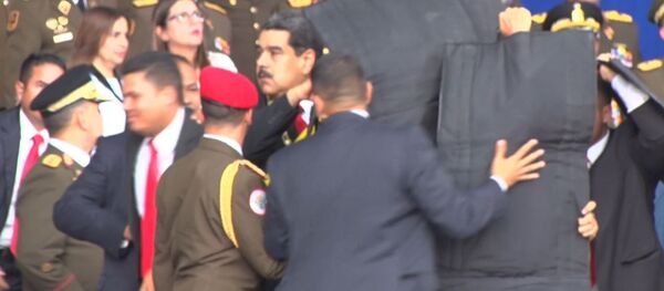 Охранники прикрыли Мадуро кевларовыми щитами в момент покушения - Sputnik Грузия