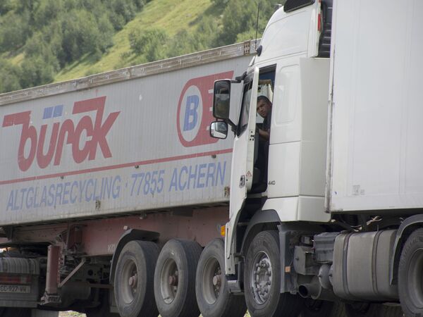 Еще в начале июля Служба доходов министерства финансов Грузии распространила информацию о том, что установлен лимит для грузовых машин - Sputnik Грузия
