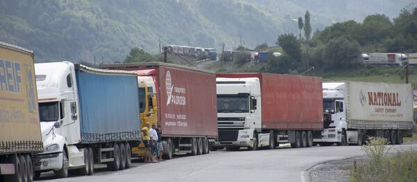 Очередь из фур в направлении ТПП Казбеги - Верхний Ларс - Sputnik Грузия
