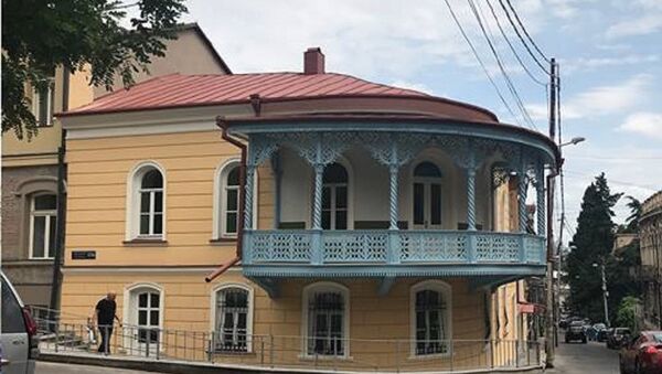 Отреставрированный дом XIX века на улице Шалвы Дадиани в Тбилиси - Sputnik Грузия