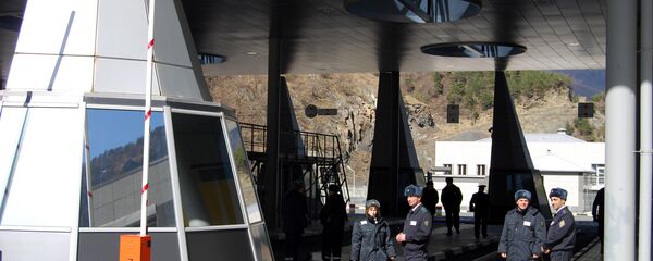 На автомобильном пункте пропуска Верхний Ларс - Sputnik Грузия