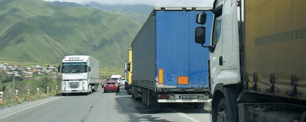 Очередь из фур в направлении ТПП Казбеги - Верхний Ларс - Sputnik Грузия