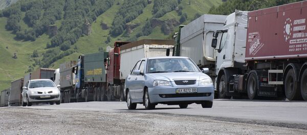 Очередь из фур в направлении ТПП Казбеги - Верхний Ларс - Sputnik Грузия
