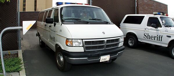 Полиция и шериф у местной тюрьмы в одном из американских штатов - Sputnik Грузия