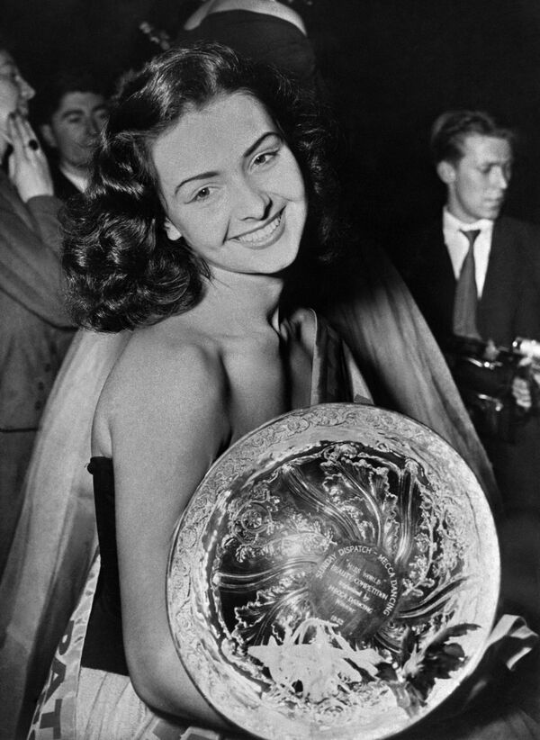 Мисс мира 1953 года, 18-летняя Дениз Перье - Sputnik Грузия