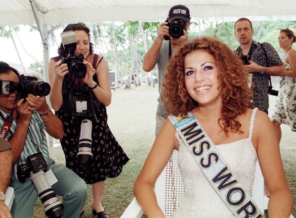 Мисс мира 1998, 19-летняя Линор Абаргиль из Израиля - Sputnik Грузия