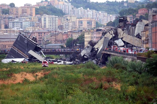 В качестве одной из возможных причин катастрофы называется просадка конструкций моста - Sputnik Грузия