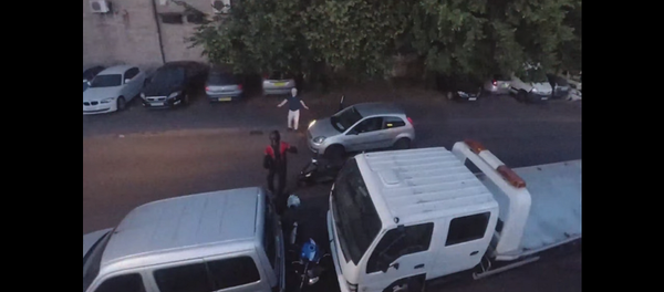 Проезжающий мимо водитель не дал ворам украсть мотоцикл – видео - Sputnik Грузия