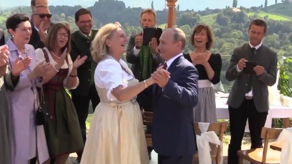 Путин на свадьбе главы МИД Австрии Кнайсль - Sputnik Грузия