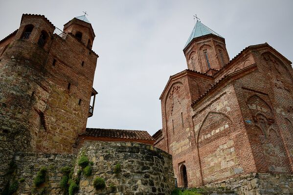 По приказу царя Левана на небольшой горе был возведен дворец и церкви - Sputnik Грузия