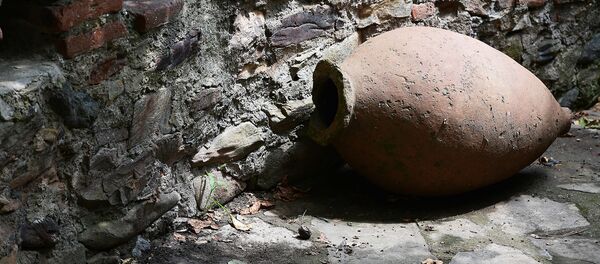 Крепость Греми - архитектурный памятник XVI века. Квеври в винном погребе - Sputnik Грузия