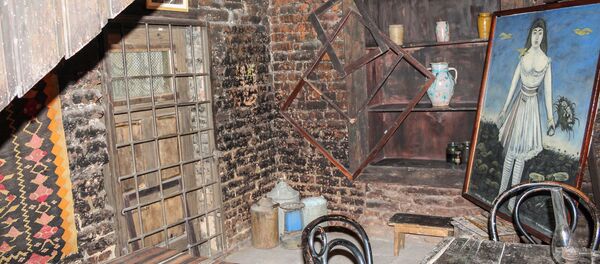 Интерьер комнаты, в которой жил стесненный в деньгах Никала - Sputnik Грузия