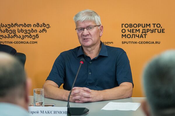 Основатель благотворительного фонда Мы — другие!, бизнесмен Андрей Максимов на пресс-конференции - Sputnik Грузия