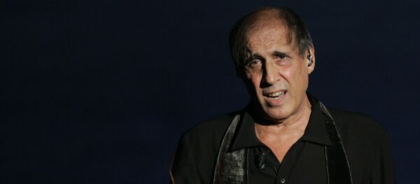 Адриано Челентано во время участия в ТВ-шоу в 2005 году - Sputnik Грузия