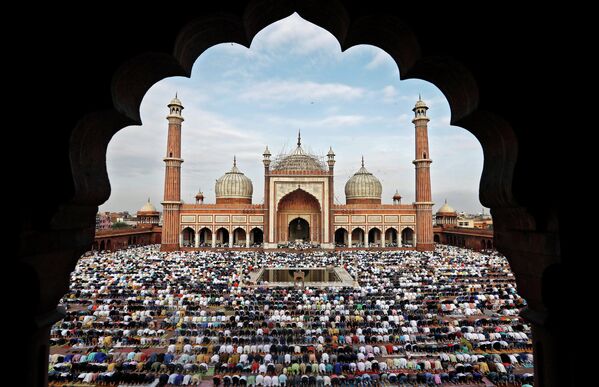 მუსლიმები ლოცულობენ ყურბან-ბაირამის დროს დელიში, ინდოეთი - Sputnik საქართველო