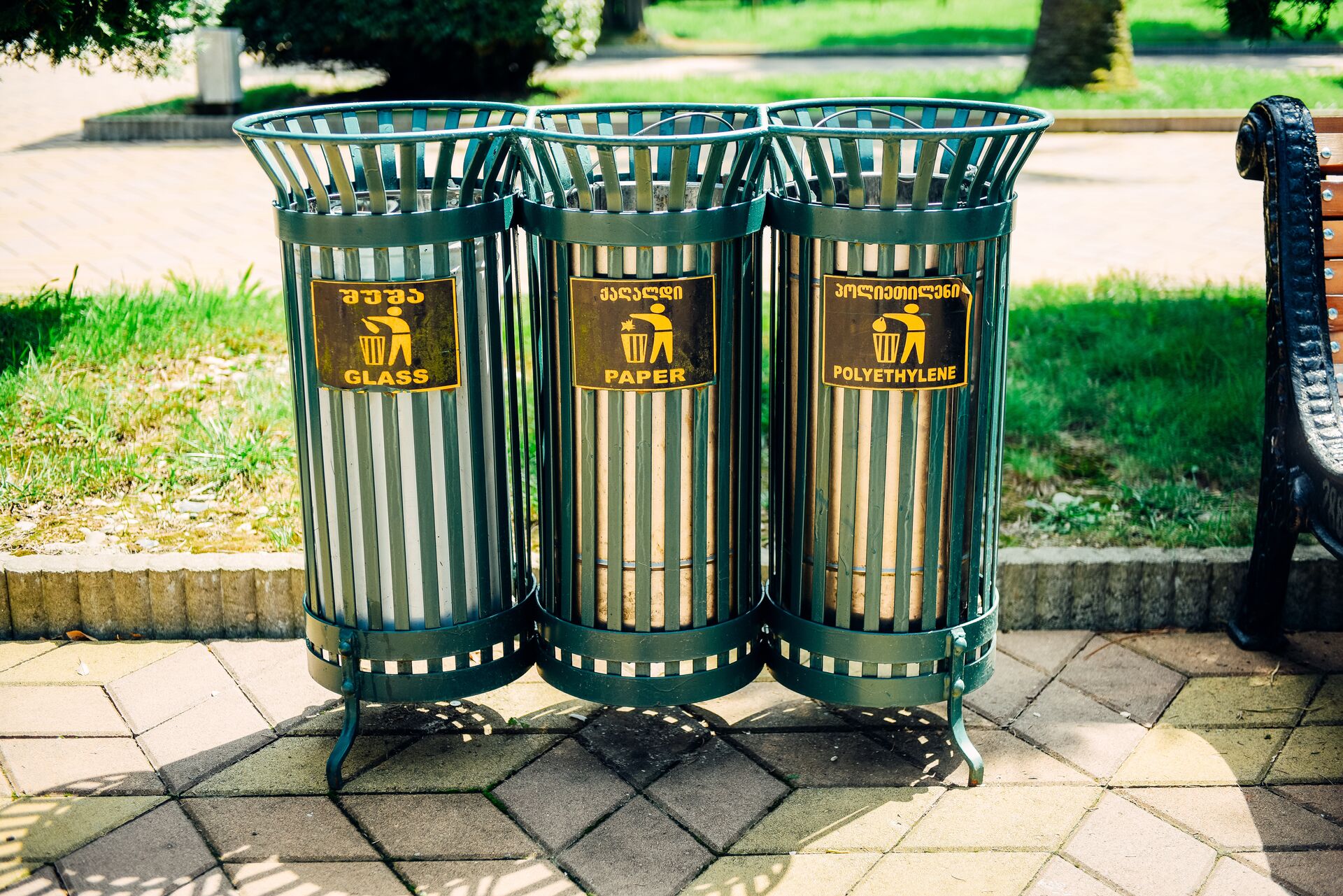 Урны для сортировки мусора в городе Батуми - Sputnik Грузия, 1920, 12.04.2023