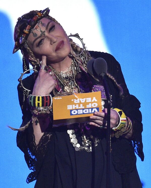 Мадонна, выйдя на сцену, решила отдать дань уважения покойной Арете Франклин, которой не стало 16 августа - Sputnik Грузия