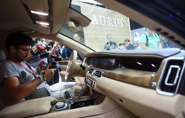 Автомобиль Aurus появится в продаже с 2019 года - Sputnik Грузия