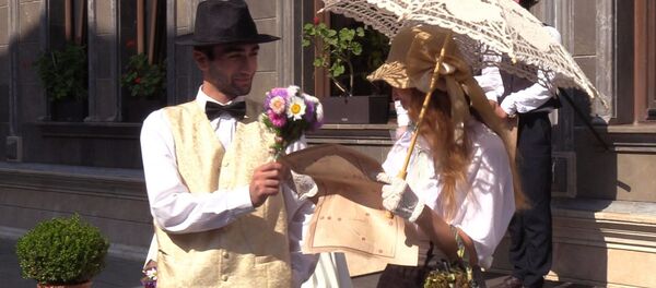 Исторический перформанс преобразил часть старого Батуми, жители и гости города словно перенеслись на 100 лет назад в прошлое - Sputnik Грузия