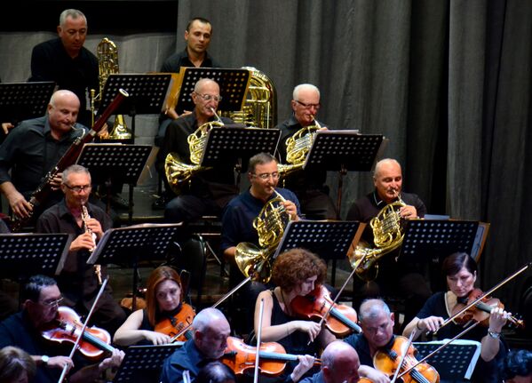 Как заявил дирижер Национального Батумского симфонического оркестра Давид Мукерия, гостей фестиваля ждет  насыщенная и интересная программа - Sputnik Грузия