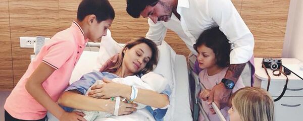 Каха Каладзе с супругой и сыновьями - Sputnik Грузия