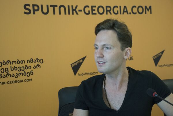 Как в Москве, не верящей слезам, помогают попавшим в беду грузинам - Sputnik Грузия