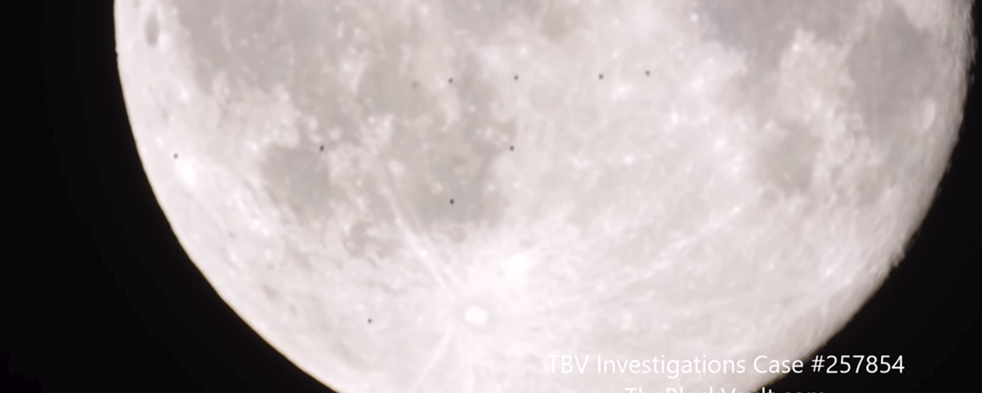 მოყვარულმა ასტრონომმა მთვარის ფონზე ამოუცნობი მფრინავი ობიექტები გადაიღო - ვიდეო - Sputnik საქართველო, 1920, 25.03.2021