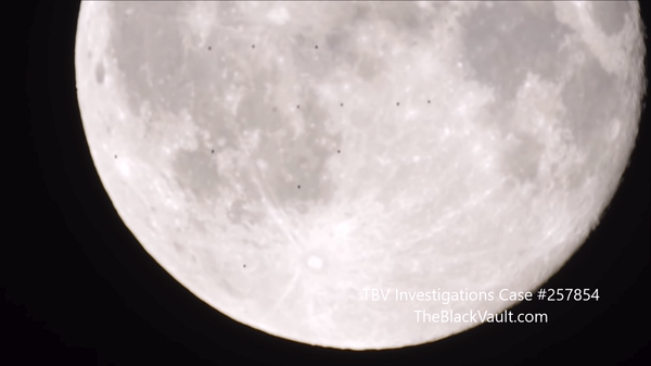 Астроном-любитель снял десятки НЛО, пролетающих около луны – видео - Sputnik Грузия