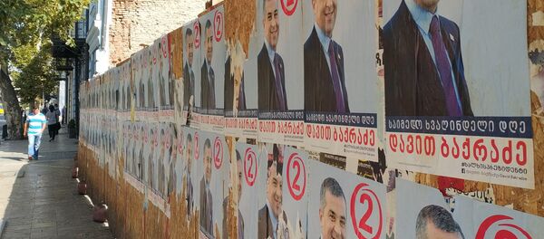 Предвыборные плакаты на улицах грузинской столицы Предвыборные плакаты на улицах грузинской столицы - Sputnik Грузия