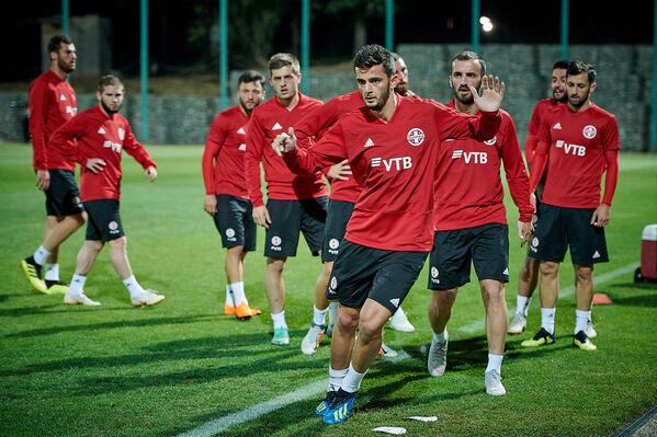 Владимир Вайсс считает, что грузинские футболисты должны с максимальной пользой использовать свое преимущество и нахождение у ворот соперника - Sputnik Грузия